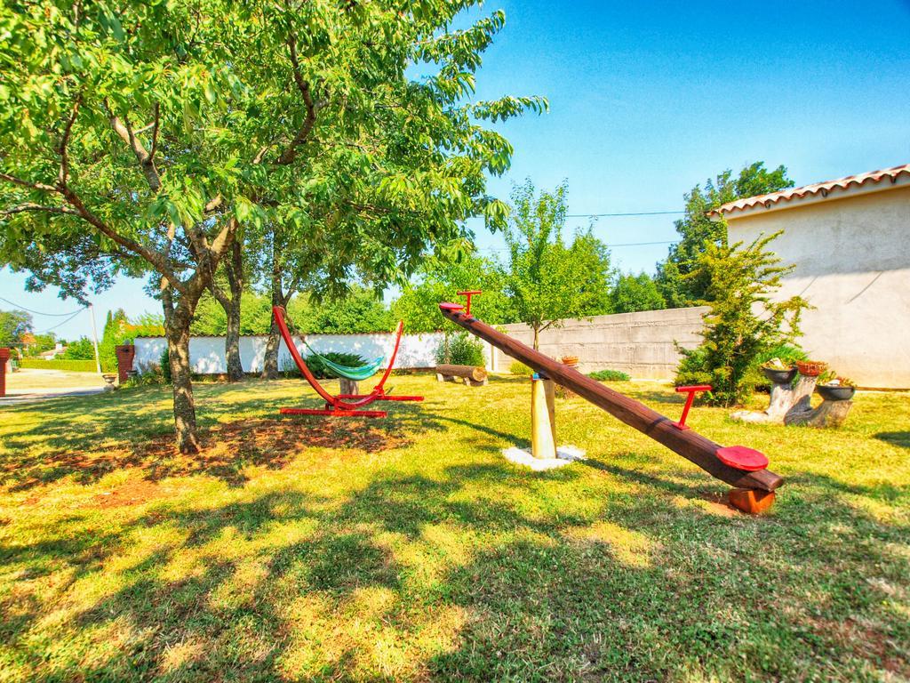 Holiday Home Villa Angelina 1233 Barban Exterior foto